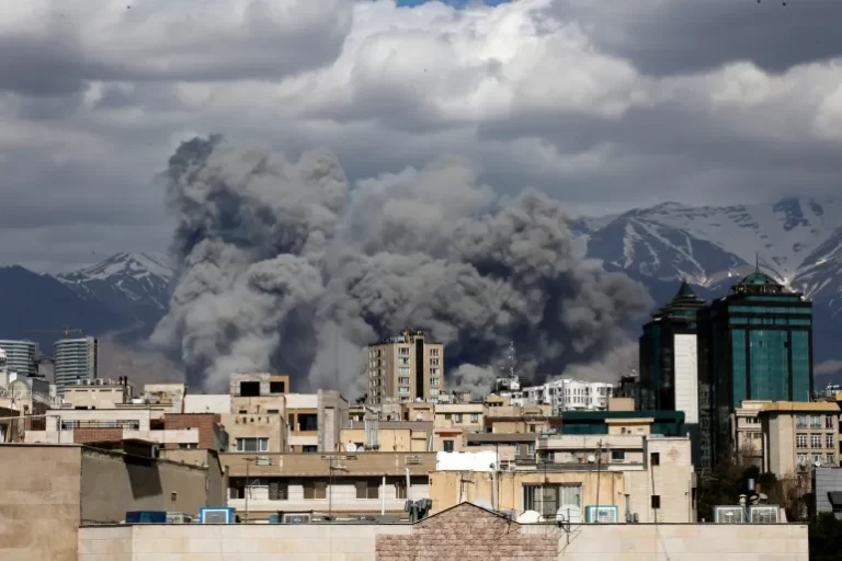 AA-20260301-40700128-40700119-EXPLOSIONS_HEARD_IN_TEHRAN_AS_NEW_ISRAELI_AIRSTRIKES_HIT_IRANIAN_CAPITAL-1772362954-768x512
