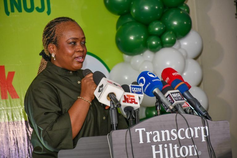 1005242212-768x512210266795396654416