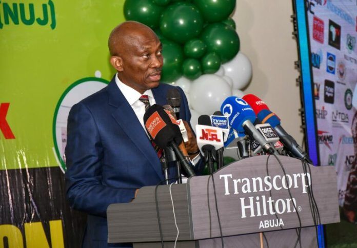hon-ndudi-godwin-elumelu (1)2715621987969634859.